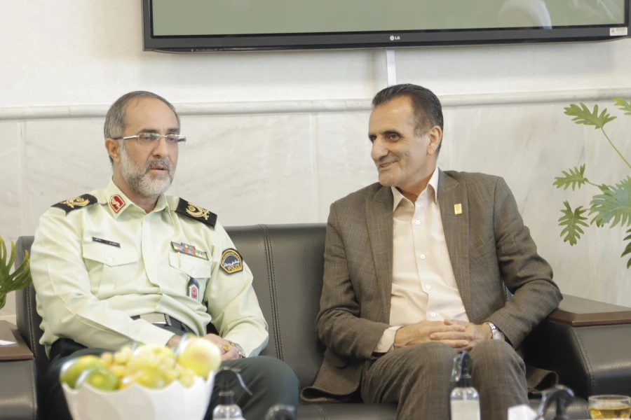 همزمان با هفته نیروی انتظامی سرپرست دانشگاه فرهنگیان استان گلستان به همراه جمعی از همکاران با فرمانده انتظامی دیدار کردند 10