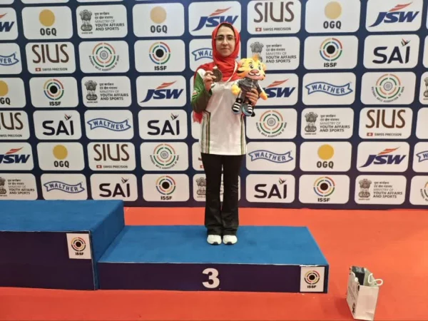 فاطمه شکاری دانشجومعلم اصفهانی، برنز جهانی تیراندازی جوانان را برای ایران و دانشگاه فرهنگیان به ارمغان آورد 4