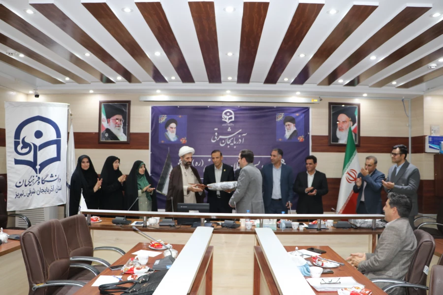 آیین تجلیل از دانشجوی نمونه  و برتر کشوری و استاد برتر دانشگاه فرهنگیان استان آذربایجان شرقی  3