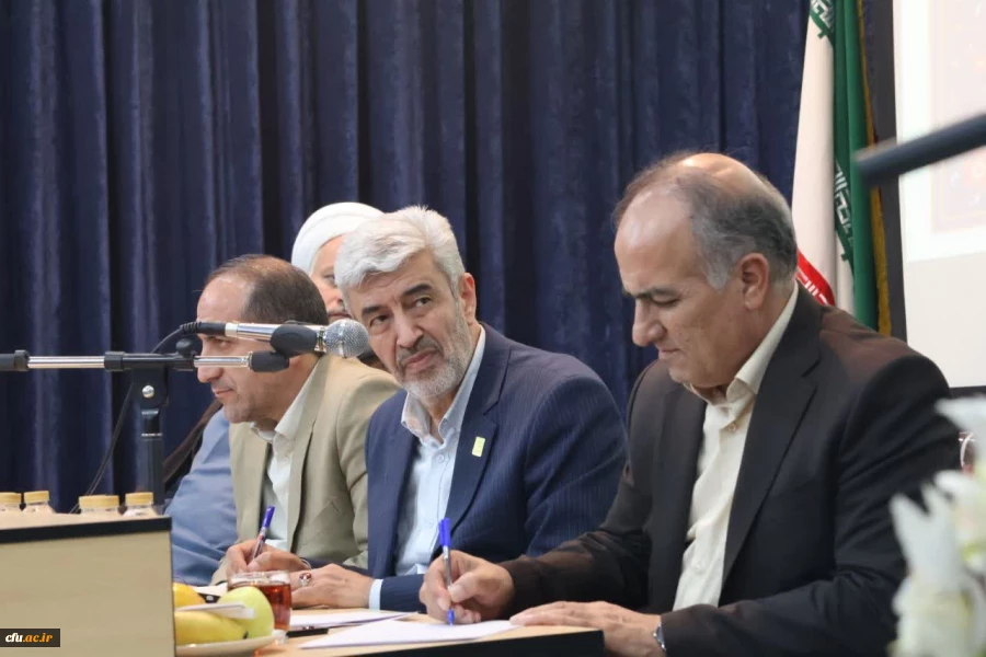 برگزاری نشست پرسش و پاسخ اساتید و کارکنان دانشگاه فرهنگیان استان اصفهان با رجبعلی برزویی رئیس دانشگاه فرهنگیان
 10