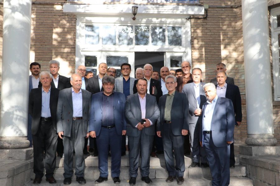 نشست مشترک  رئیس دانشگاه فرهنگیان آذربایجان شرقی  با معتمدین وخیرین استان آذربایجان شرقی  8