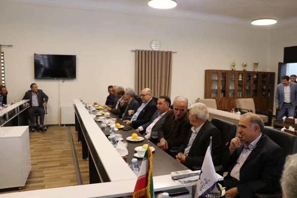 نشست مشترک  رئیس دانشگاه فرهنگیان آذربایجان شرقی  با معتمدین وخیرین استان آذربایجان شرقی  11