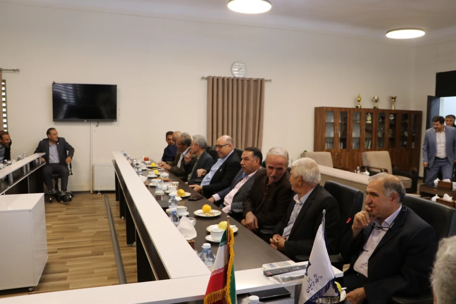 نشست مشترک  رئیس دانشگاه فرهنگیان آذربایجان شرقی  با معتمدین وخیرین استان آذربایجان شرقی  11