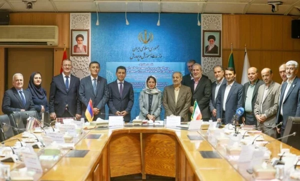 وزيرا التعليم في إيران وأرمينيا يؤكدان على توسيع تعليم اللغتين الفارسية والأرمنية في المدارس 2