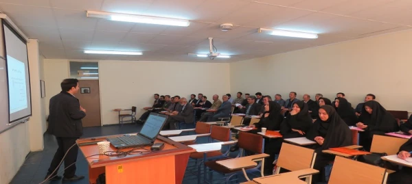 برگزاری کارگاه توجیهی مدیران و معلمان راهنمای مدارس مجری کارورزی 3