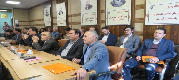 برگزاری کارگاه توجیهی مدیران و معلمان راهنمای مدارس مجری کارورزی 8