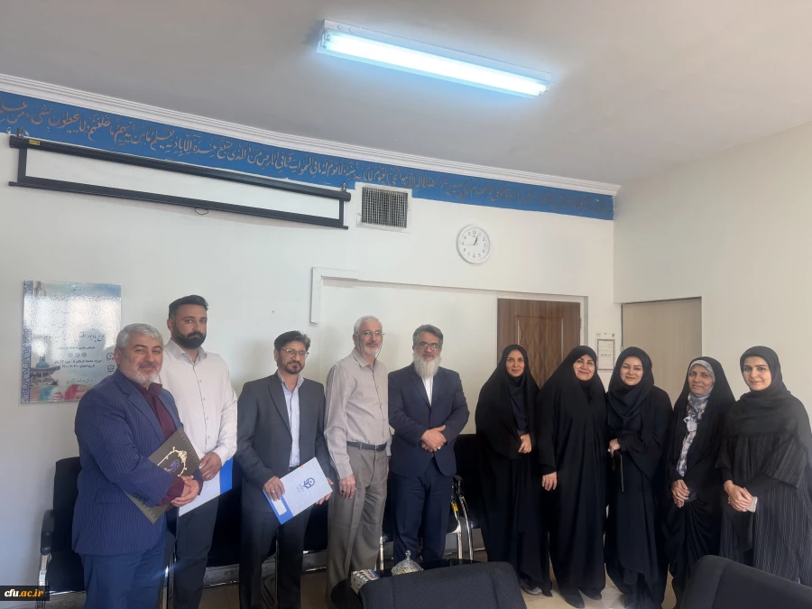  جلسه هماهنگی مسوولین قطب های تعیین شده دانشگاه فرهنگیان، در دفتر مدیرکل امور شاهد و ایثارگران برگزار شد. 2