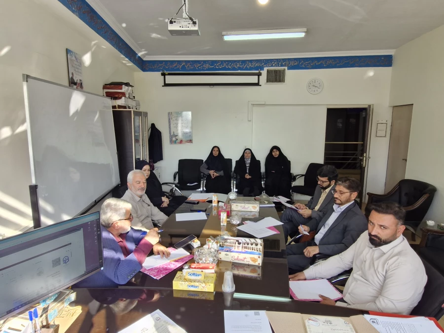  جلسه هماهنگی مسوولین قطب های تعیین شده دانشگاه فرهنگیان، در دفتر مدیرکل امور شاهد و ایثارگران برگزار شد. 3