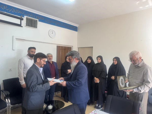  جلسه هماهنگی مسوولین قطب های تعیین شده دانشگاه فرهنگیان، در دفتر مدیرکل امور شاهد و ایثارگران برگزار شد. 5