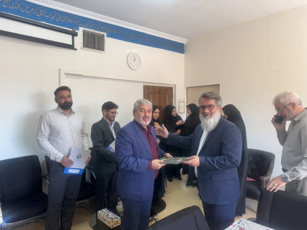  جلسه هماهنگی مسوولین قطب های تعیین شده دانشگاه فرهنگیان، در دفتر مدیرکل امور شاهد و ایثارگران برگزار شد. 8