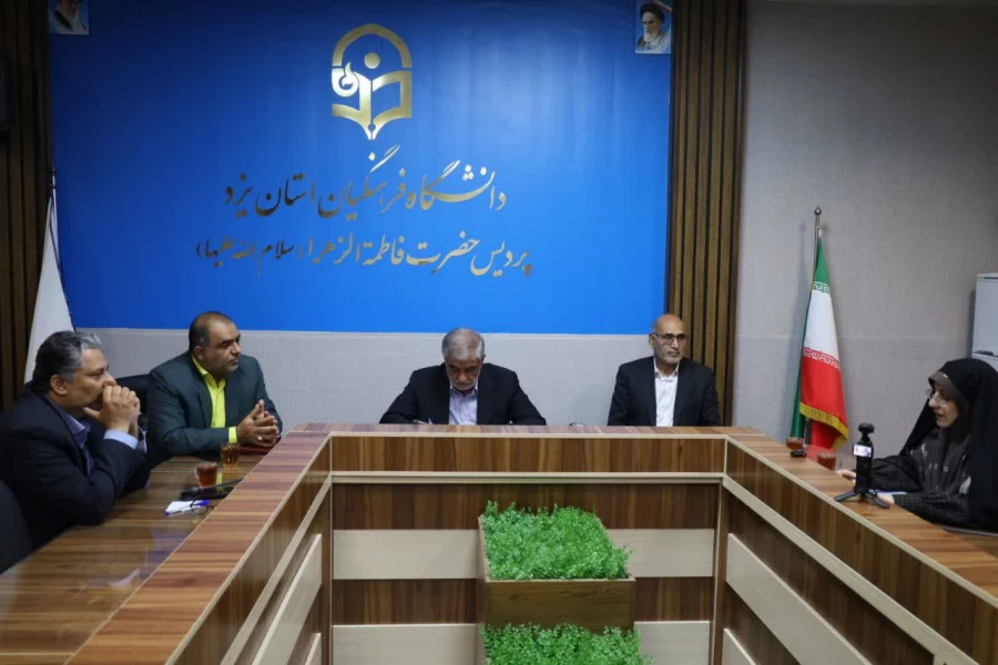 بازدید نماینده مردم یزد، اشکذر، زارچ و بخش ندوشن در مجلس شورای اسلامی به همراه مدیرکل آموزش و پرورش و مدیرکل نوسازی مدارس استان یزد از پردیس حضرت فاطمه الزهرا(س)
 8