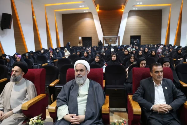 حضرت زینب(س) فروغ ایمان و شهامت در دل مومنان است 3