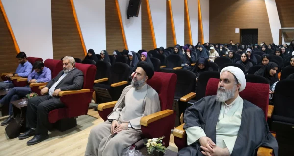 حضرت زینب(س) فروغ ایمان و شهامت در دل مومنان است 4