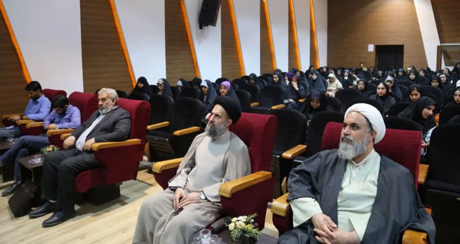 حضرت زینب(س) فروغ ایمان و شهامت در دل مومنان است 4