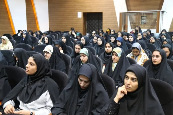 حضرت زینب(س) فروغ ایمان و شهامت در دل مومنان است 5