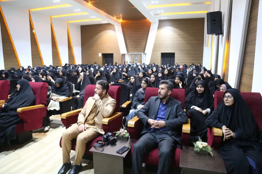 حضرت زینب(س) فروغ ایمان و شهامت در دل مومنان است 6