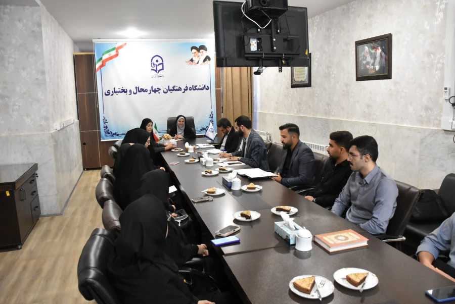 نشست صمیمی رئیس دانشگاه فرهنگیان استان با اعضای شورای صنفی دانشجویان
 2