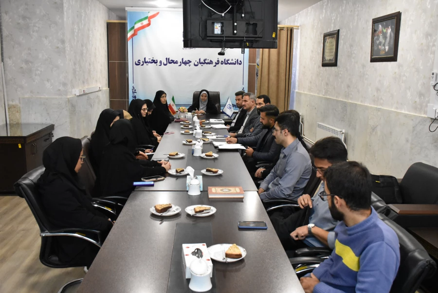 نشست صمیمی رئیس دانشگاه فرهنگیان استان با اعضای شورای صنفی دانشجویان
 4