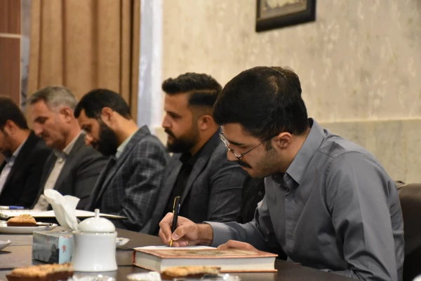 نشست صمیمی رئیس دانشگاه فرهنگیان استان با اعضای شورای صنفی دانشجویان
 8