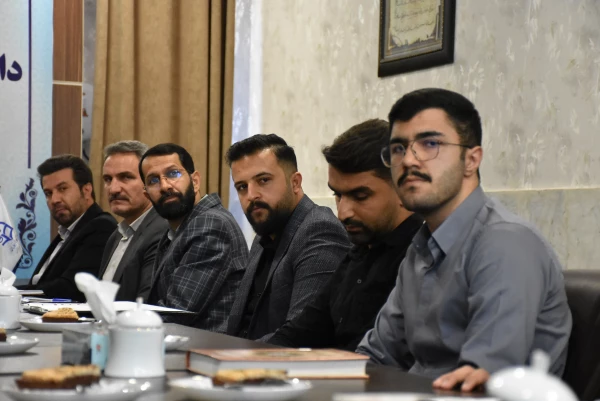 نشست صمیمی رئیس دانشگاه فرهنگیان استان با اعضای شورای صنفی دانشجویان
 9