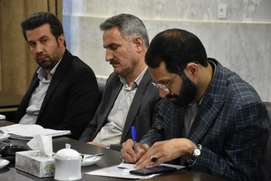 نشست صمیمی رئیس دانشگاه فرهنگیان استان با اعضای شورای صنفی دانشجویان
 14