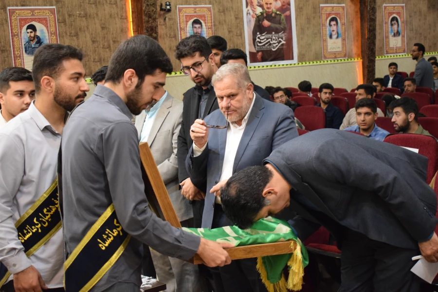 برگزاری یادواره شهدای دانشجو معلم استان با حضور نماینده ولی فقیه و امام جمعه کرمانشاه
 6