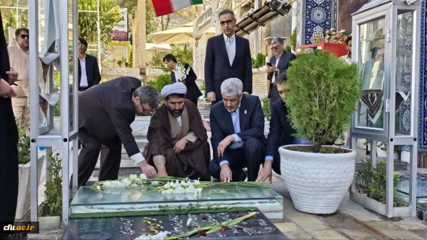 ادای احترام ریاست دانشگاه فرهنگیان کشور به مقام شهید حاج قاسم سلیمانی 2