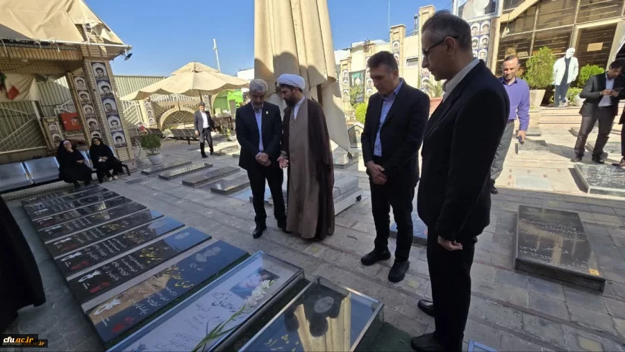 ادای احترام ریاست دانشگاه فرهنگیان کشور به مقام شهید حاج قاسم سلیمانی 3