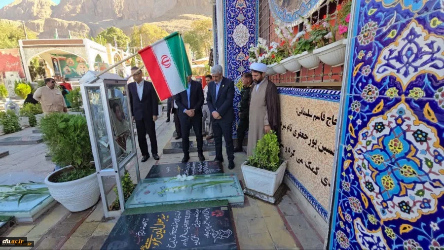 ادای احترام ریاست دانشگاه فرهنگیان کشور به مقام شهید حاج قاسم سلیمانی 4