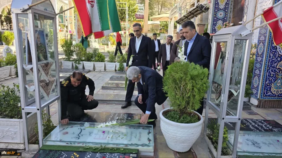 ادای احترام ریاست دانشگاه فرهنگیان کشور به مقام شهید حاج قاسم سلیمانی 5