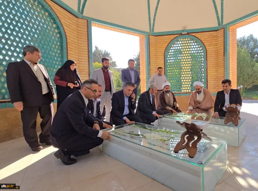 ادای احترام رئیس دانشگاه فرهنگیان کشور به شهدای گمنام دانشگاه فرهنگیان کرمان 2