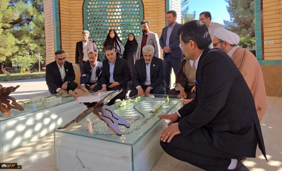 ادای احترام رئیس دانشگاه فرهنگیان کشور به شهدای گمنام دانشگاه فرهنگیان کرمان 4