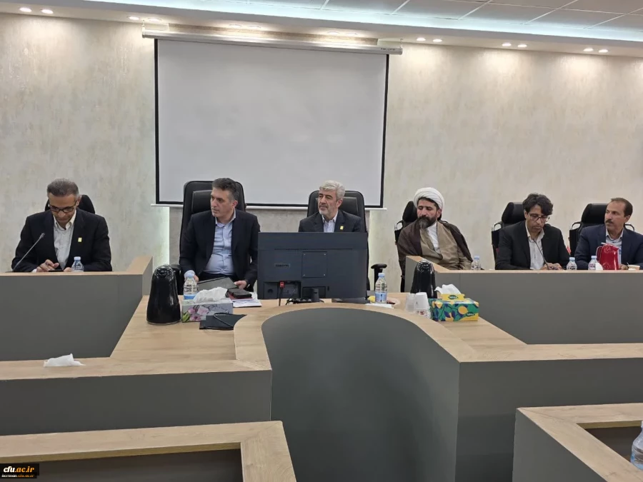 نشست صمیمی رئیس دانشگاه فرهنگیان کشور با اعضای هیئت علمی ،کارکنان و دانشجومعلمان دانشگاه فرهنگیان استان کرمان 4