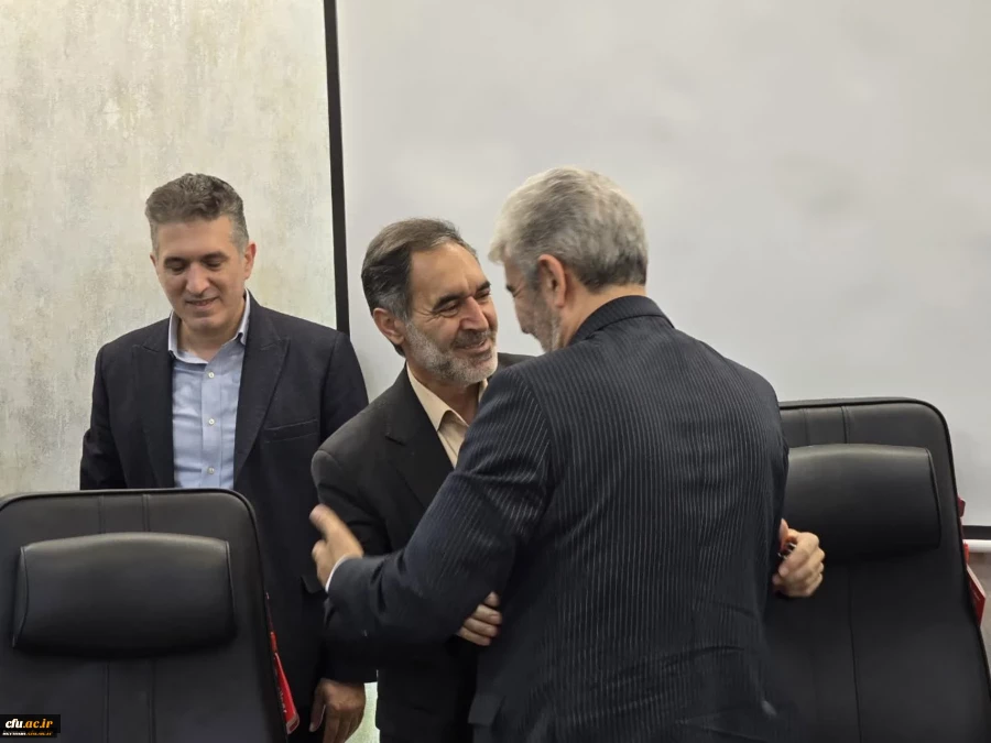 نشست صمیمی رئیس دانشگاه فرهنگیان کشور با اعضای هیئت علمی ،کارکنان و دانشجومعلمان دانشگاه فرهنگیان استان کرمان 5