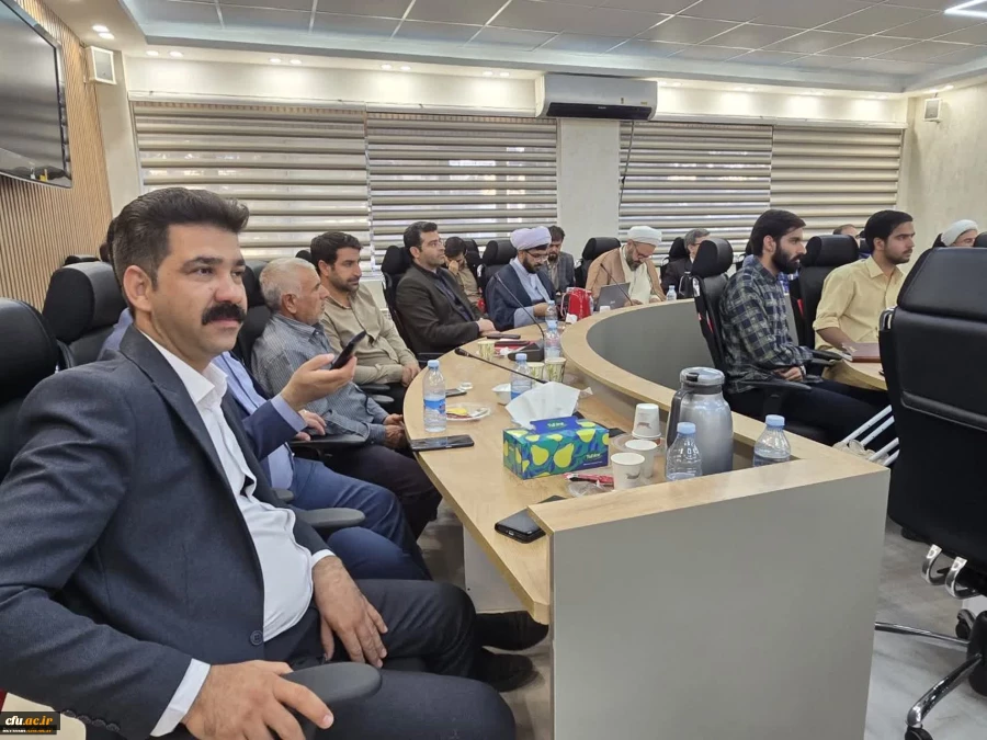 نشست صمیمی رئیس دانشگاه فرهنگیان کشور با اعضای هیئت علمی ،کارکنان و دانشجومعلمان دانشگاه فرهنگیان استان کرمان 6