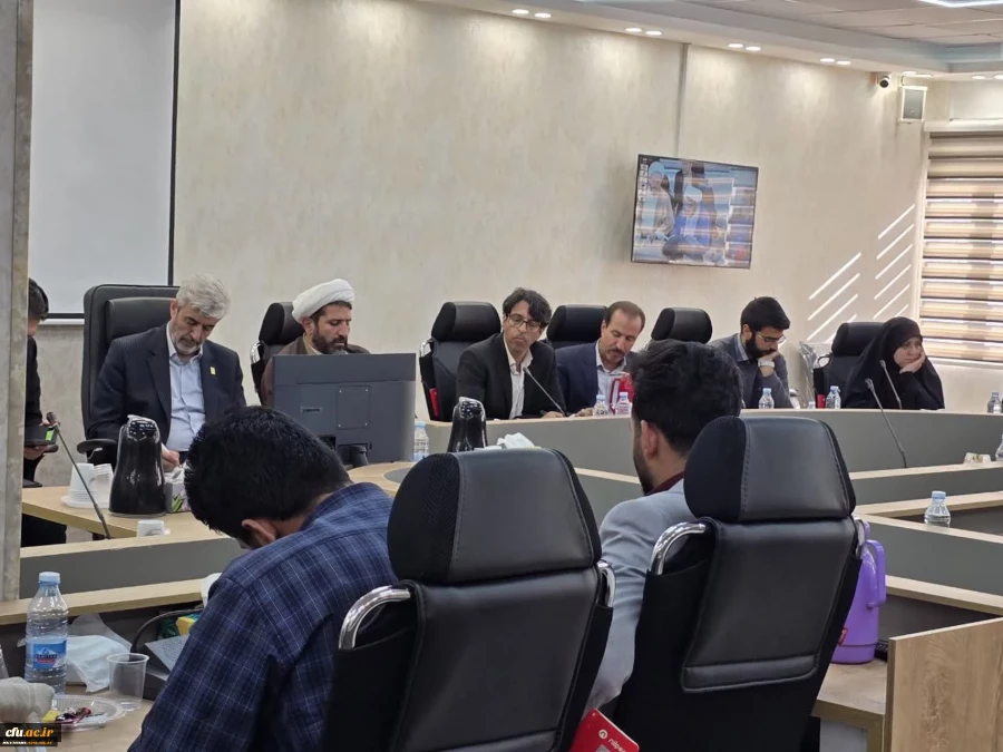 نشست صمیمی رئیس دانشگاه فرهنگیان کشور با اعضای هیئت علمی ،کارکنان و دانشجومعلمان دانشگاه فرهنگیان استان کرمان 7