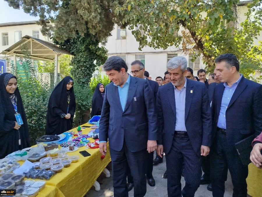 باحضور دکتر برزوئی رئیس دانشگاه فرهنگیان کشور درکرمان انجام شد: افتتاح بازارچه دانشجویی صنایع دستی، طراحی،غذاهای خانگی و محصولات حجاب 4