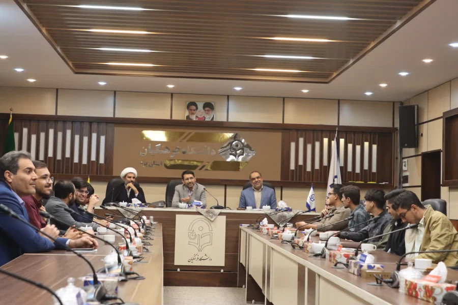  نشست هم اندیشی دبیران انجمن ها، کانون ها و فعالان فرهنگی پردیس های استانی دانشگاه فرهنگیان یزد با معاون فرهنگی و تربیتی سازمان مرکزی دانشگاه فرهنگیان 
 7