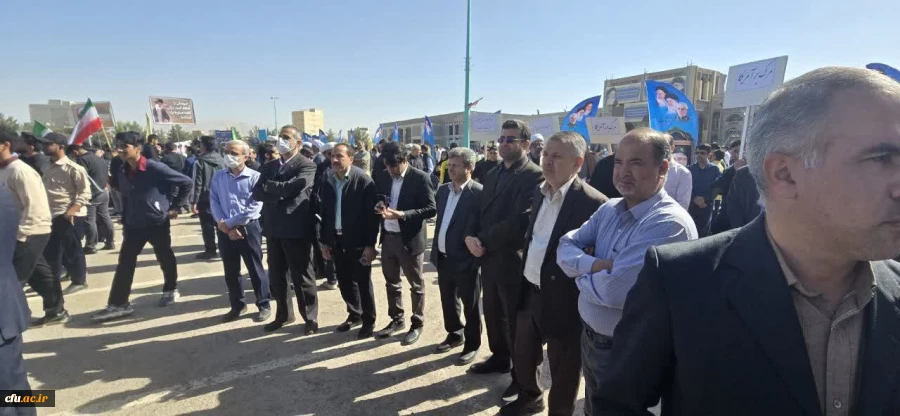 حضور مسئولین، اساتید، کارکنان و دانشجو معلمان دانشگاه فرهنگیان استان کرمان در راهپیمایی یوم الله ۱۳آبان 4