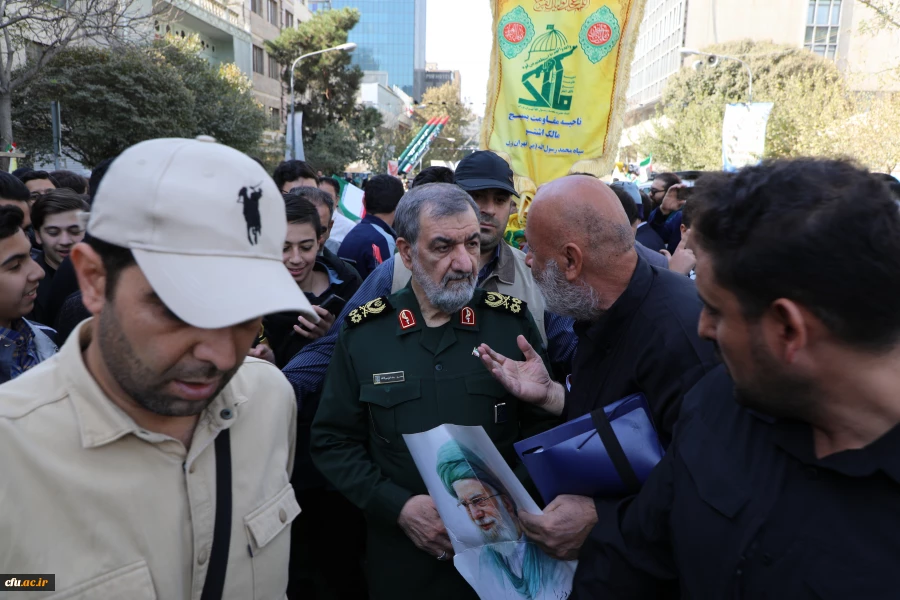 حضور وزیر آموزش و پرورش و اعضای هیات رییسه دانشگاه فرهنگیان درغرفه دانشگاه فرهنگیان  یوم الله ۱۳ آبان  2