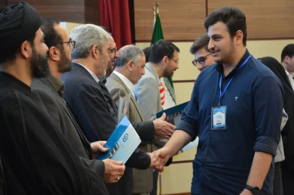 پایان باشکوه دهمین گردهمایی تشکل های دانشجویی فرهنگیان در مشهد مقدس
 4