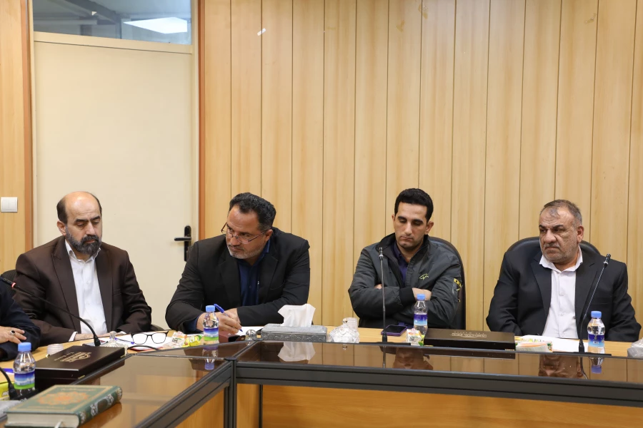 برگزاری نشست هماهنگی برای ارتقای کیفیت طبخ و توزیع غذای دانشجومعلمان 11