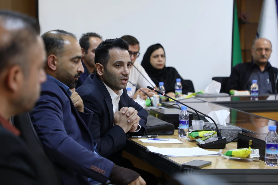 برگزاری نشست هماهنگی برای ارتقای کیفیت طبخ و توزیع غذای دانشجومعلمان 13