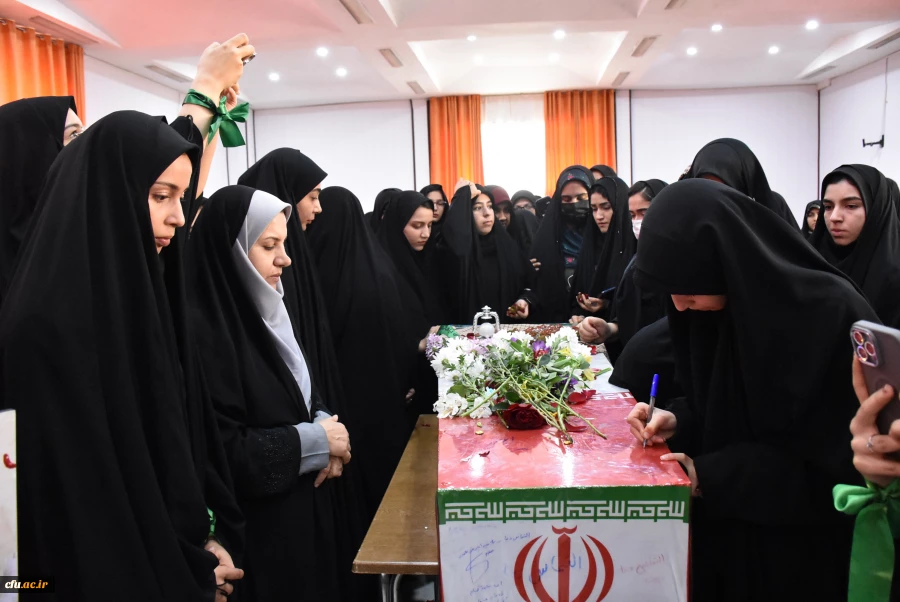 آرامشِ آسمانی در آغوشِ دانشگاه فرهنگیان؛ لحظه ای که یک شهید گمنام دل های دانشجویان را به تپش انداخت
 14