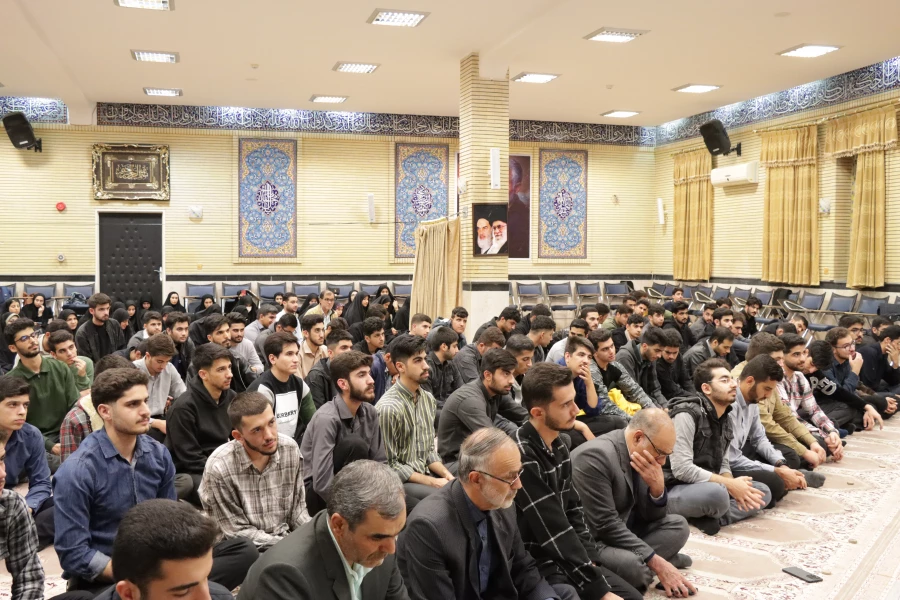 برگزاری افتتاحیه دوره آموزشی و تربیتی معراج ویژه نودانشجومعلمان دانشگاه فرهنگیان ایلام در دفتر نماینده ولی فقیه در استان و امام جمعه ایلام 
 4