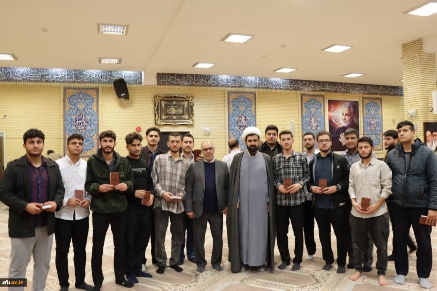 اهدای مصحف شریف قرآن کریم اهدایی مقام معظم رهبری به نودانشجومعلمان دانشگاه فرهنگیان ایلام 5