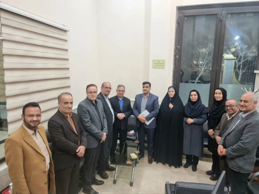 مراسم امضای تفاهم نامه تمدید واگذاری منافع ساختمان مرکز کاشان
 5