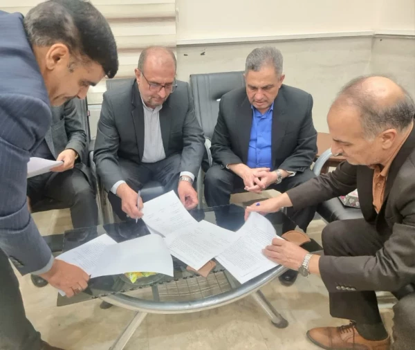 مراسم امضای تفاهم نامه تمدید واگذاری منافع ساختمان مرکز کاشان
 6