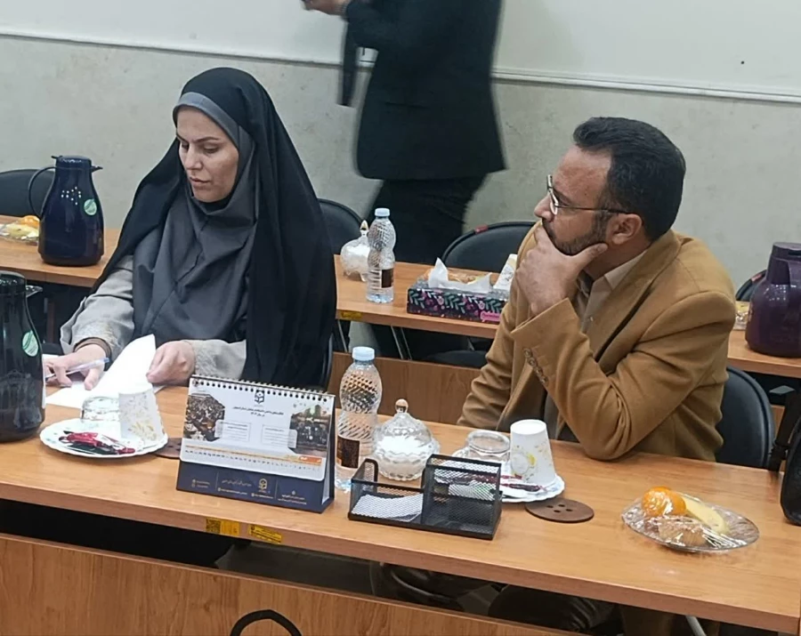 مراسم امضای تفاهم نامه تمدید واگذاری منافع ساختمان مرکز کاشان
 7