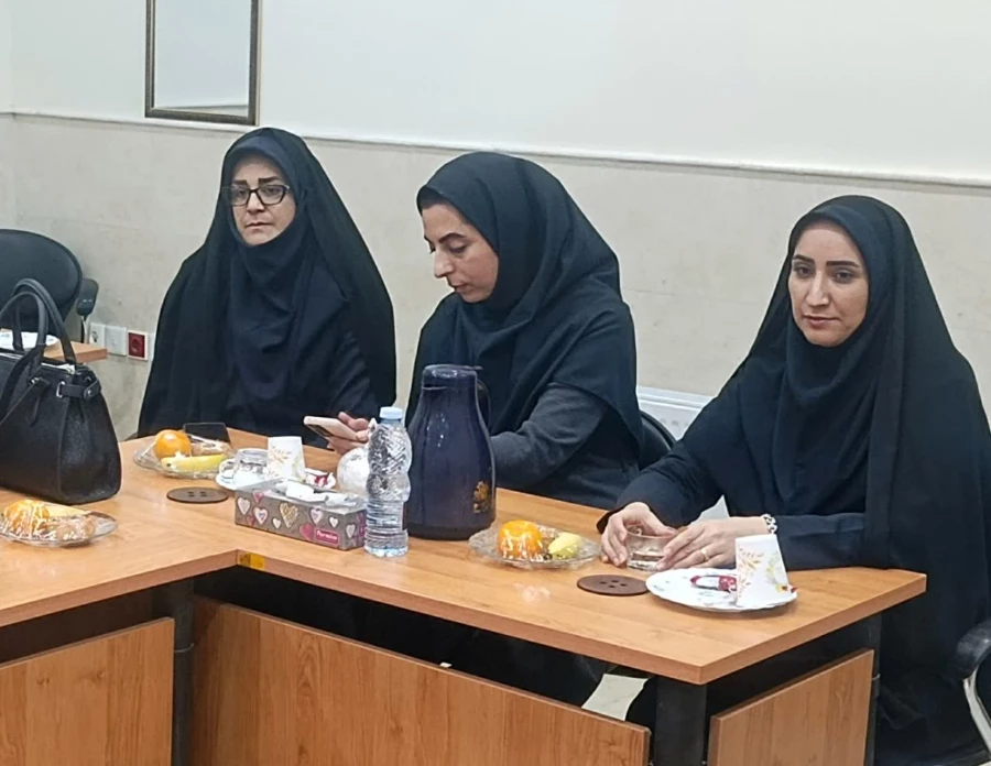 مراسم امضای تفاهم نامه تمدید واگذاری منافع ساختمان مرکز کاشان
 9